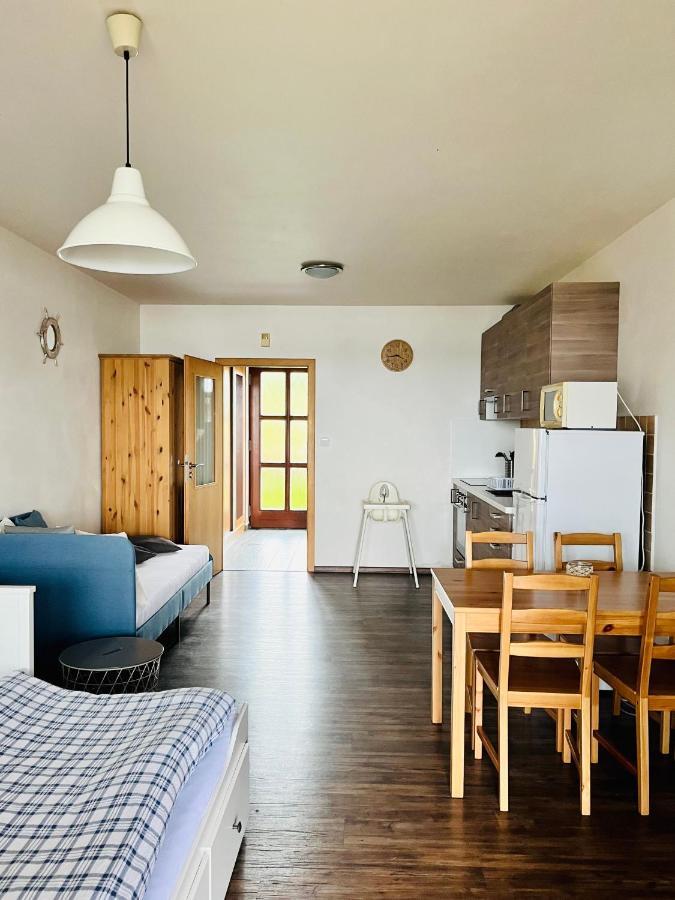 Apartman Plachetnice Frymburk Extérieur photo